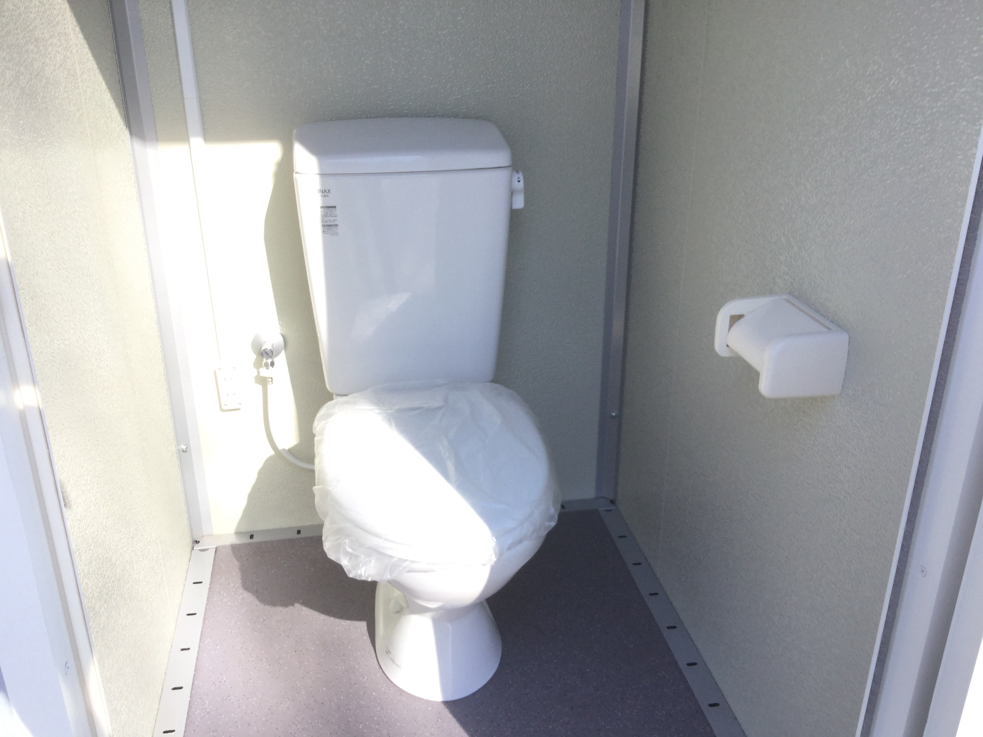 新品【仮設トイレ】小型仮設トイレ （洋式・水洗)／箱型「あっとハウス」