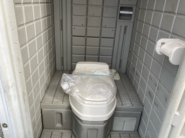 中古　洋式カバー仕様　ポンプ式簡易水洗トイレ　給排水工事不要　消臭剤セット　宮城県限定 - 2