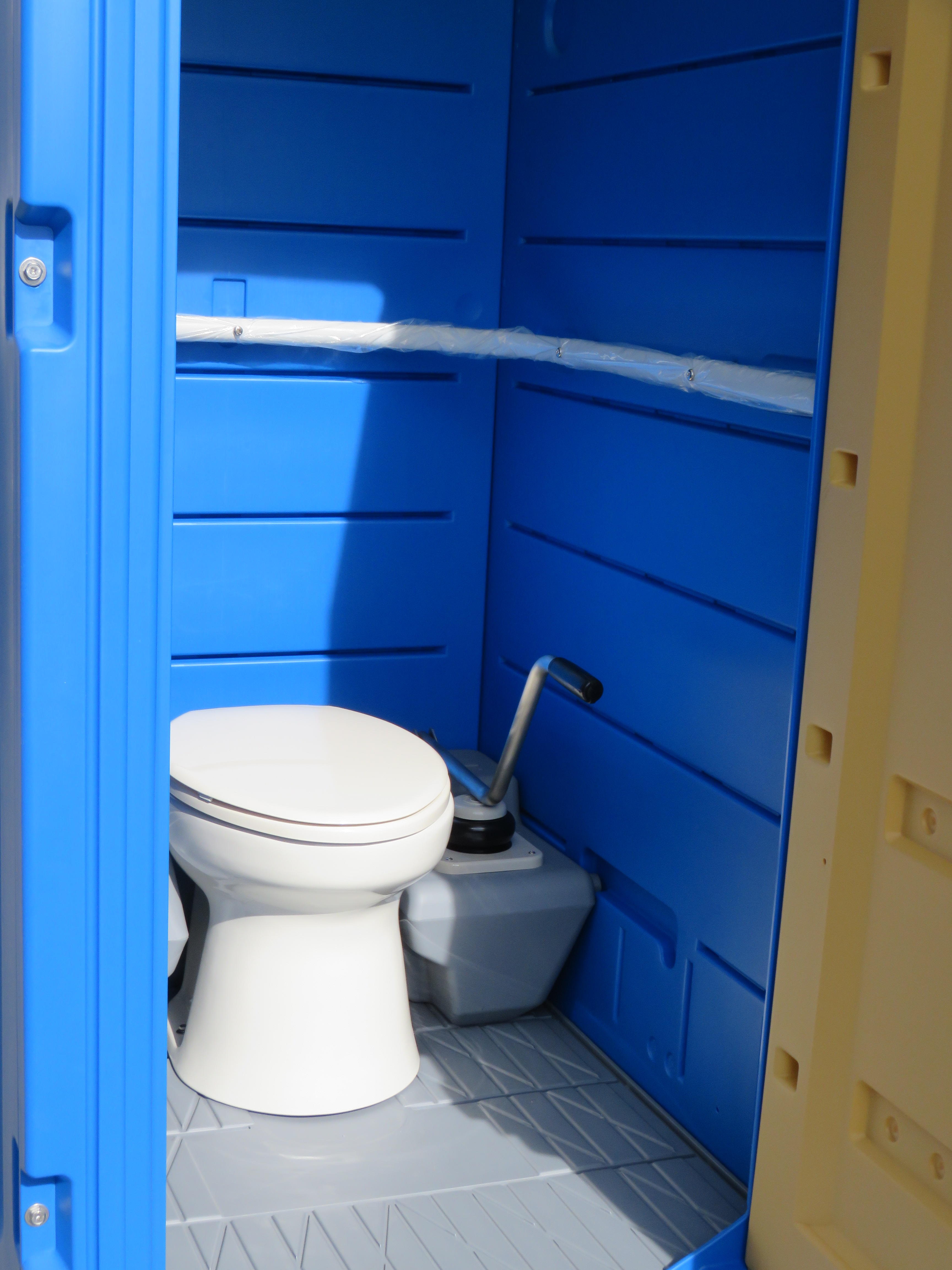 新品　関東エリア限定商品　洋式軽水洗トイレ（陶器便器）ポンプ式　給排水工事不要　